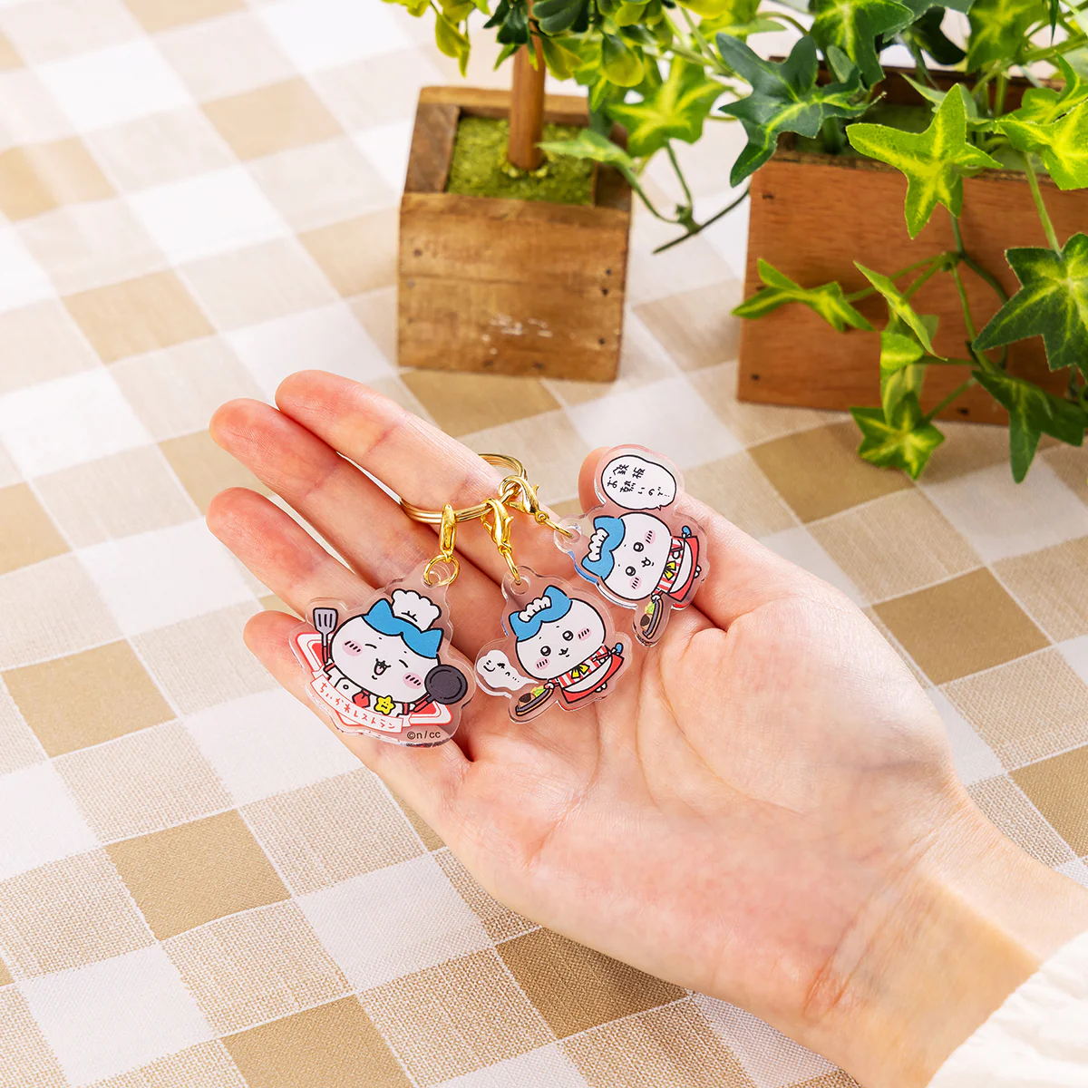 ちいかわ ちいかわレストラン ハチワレの3連アクリルチャーム - Image 2
