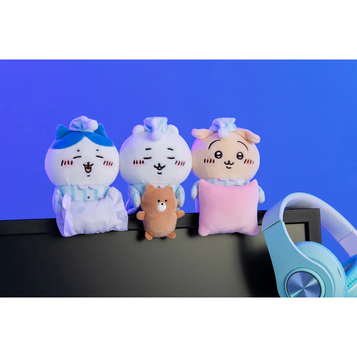 ちいかわ デスクトップから見守るひっかけぬいぐるみ（ねむいよハチワレ） - Image 2