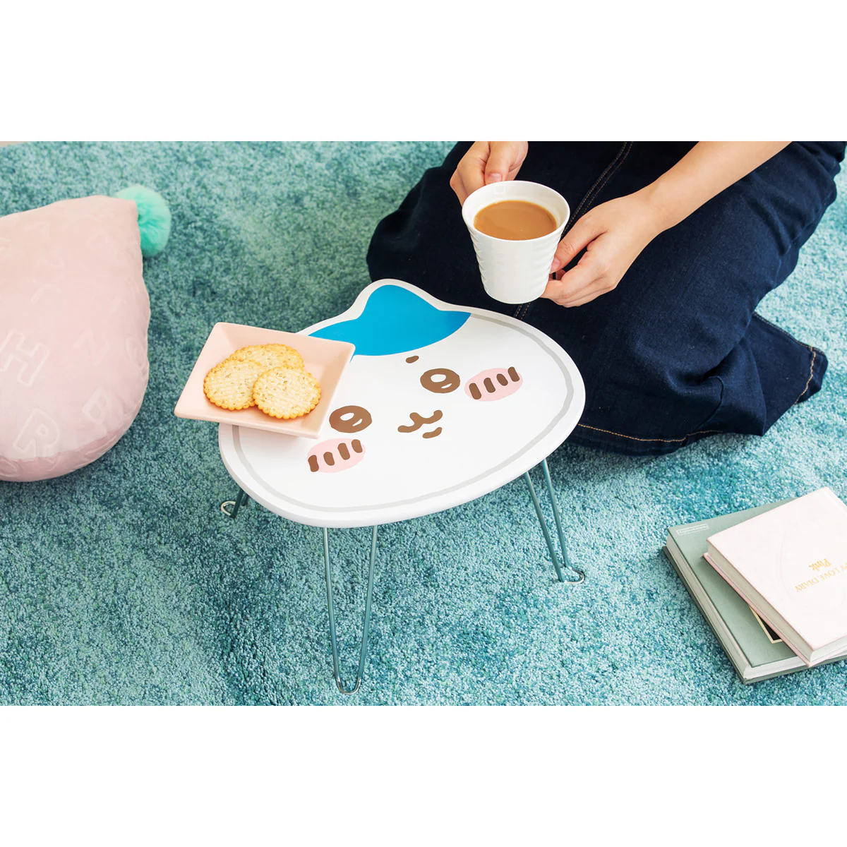 ちいかわ ダイカットミニマルテーブル（ハチワレ） - Image 2