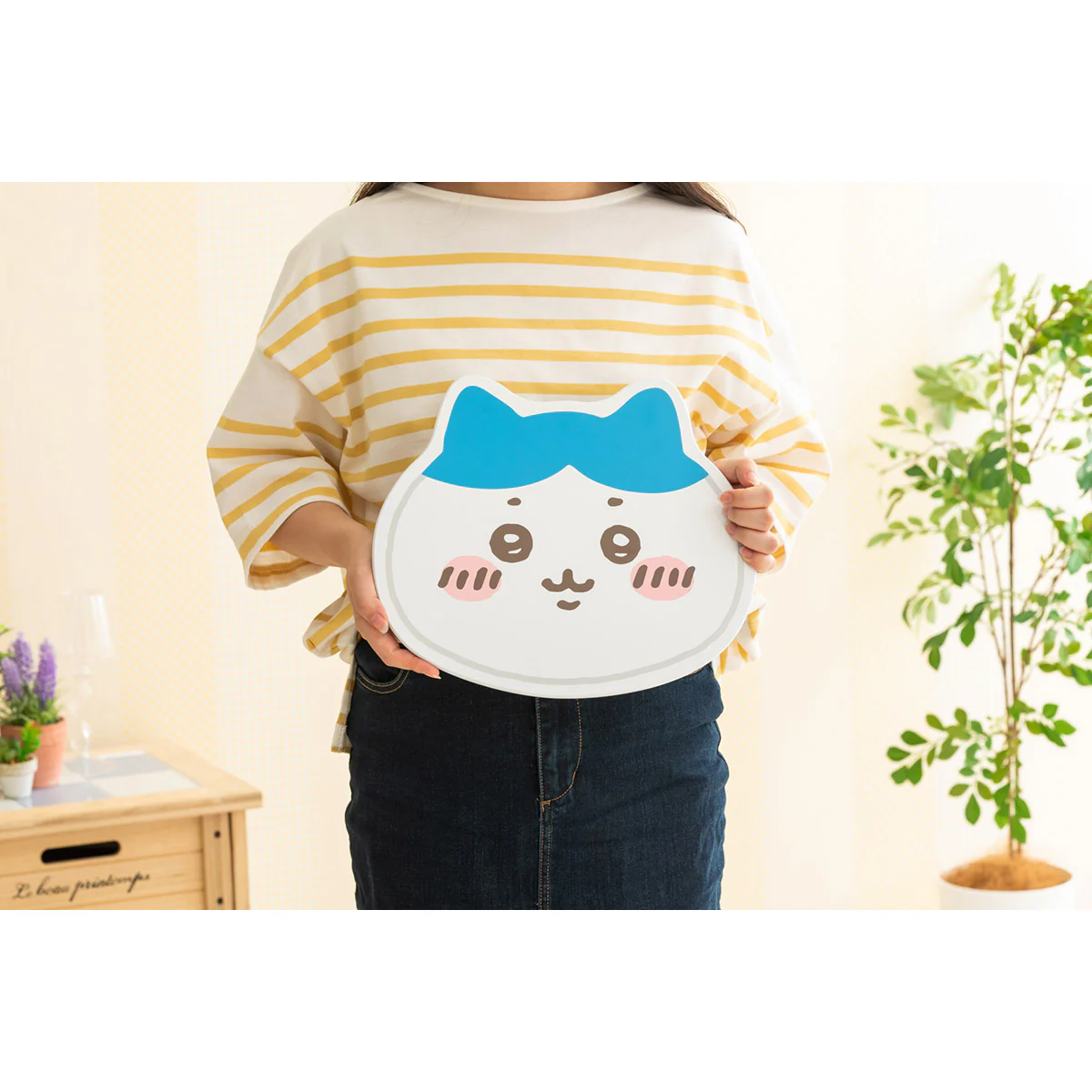 ちいかわ ダイカットミニマルテーブル（ハチワレ） - Image 3