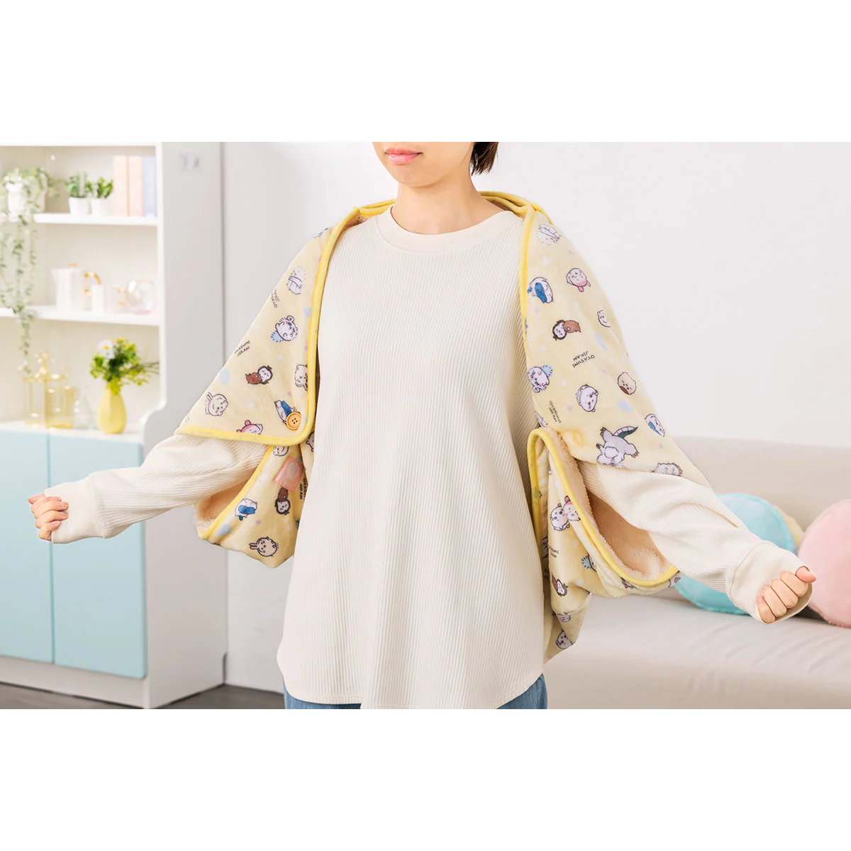 ちいかわ あったか収納ポケット付き3WAYブランケット（パステルイエロー） - Image 4