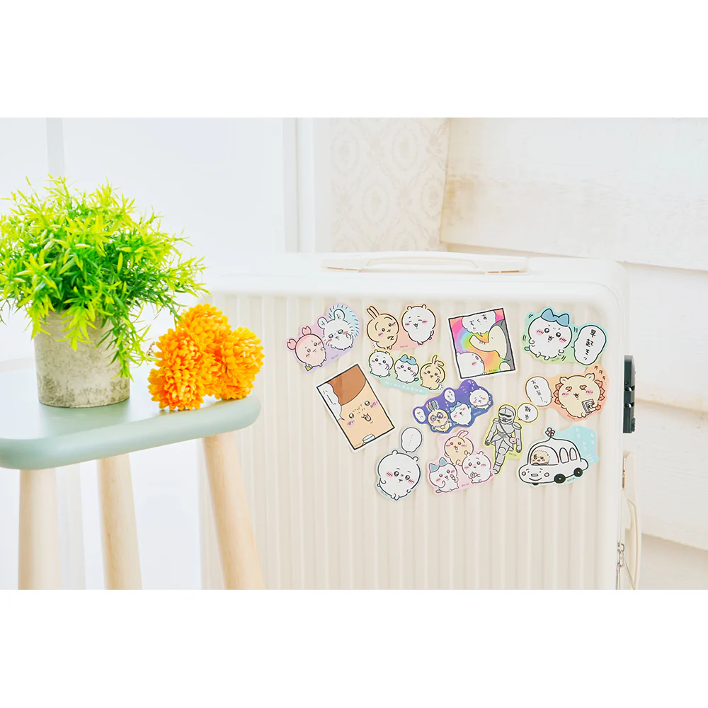 ちいかわ お出かけ楽しみ！な スマホに貼れるサイズのステッカー（ハチワレ） - Image 2