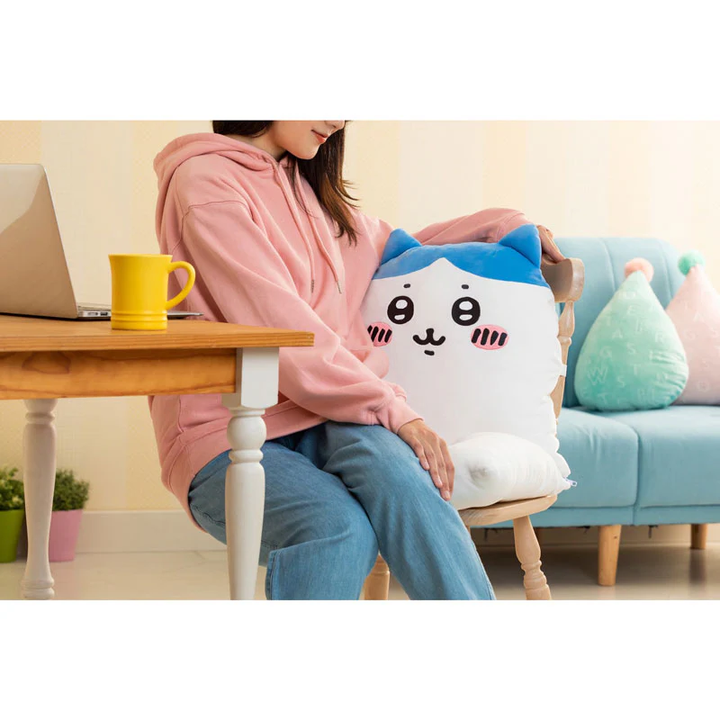 ちいかわ もちもちリラックスチェアクッション（ハチワレ） - Image 4