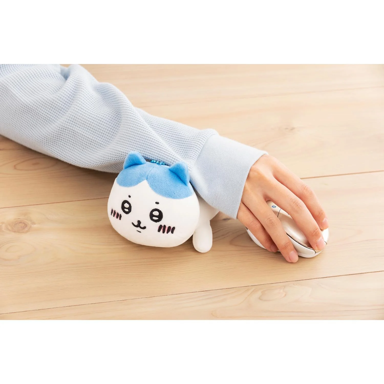 ちいかわ てくびまくらぬいぐるみ（ハチワレ） - Image 4