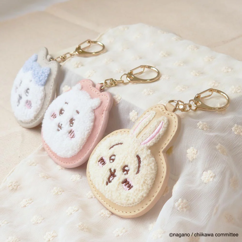 ちいかわ ふわふわワッペン キーホルダー（ハチワレ） - Image 3