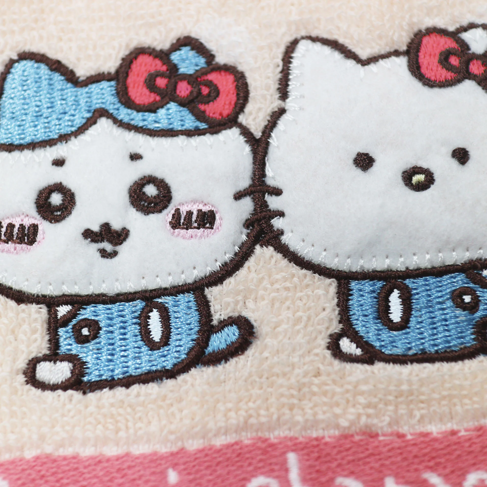 ちいかわ×サンリオキャラクターズ ミニタオル（ハチワレとハローキティ） - Image 3